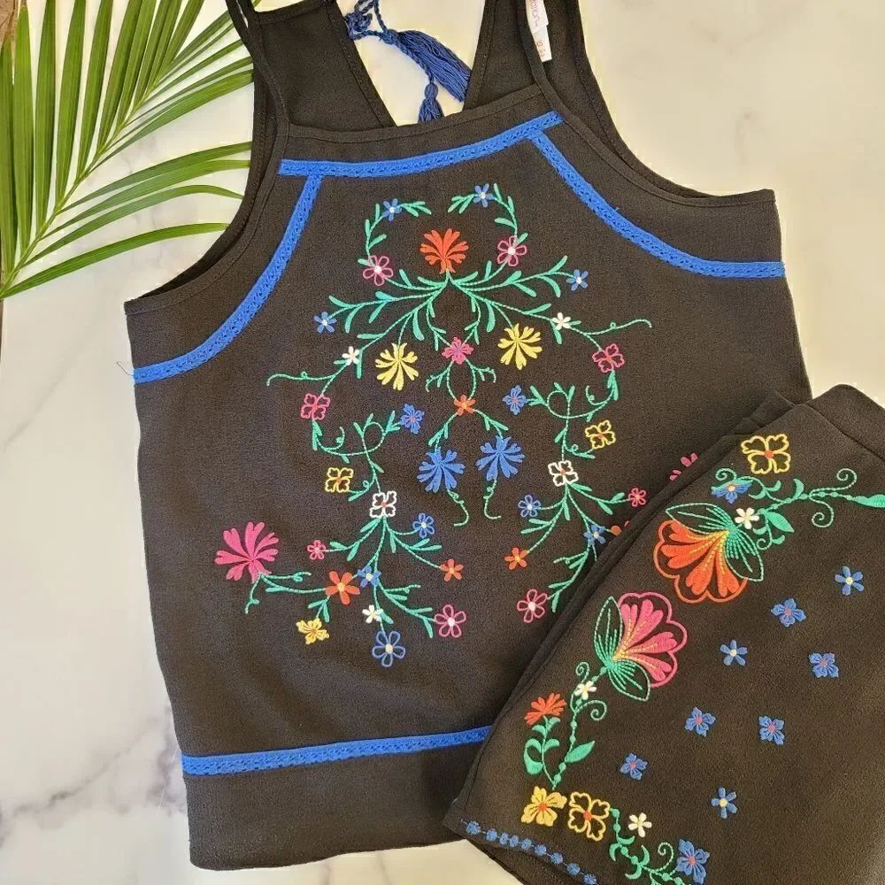 Xhilaration medium matching Mexican embroidery set tank top & shorts boho